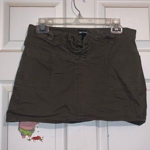 Old college inn skirt